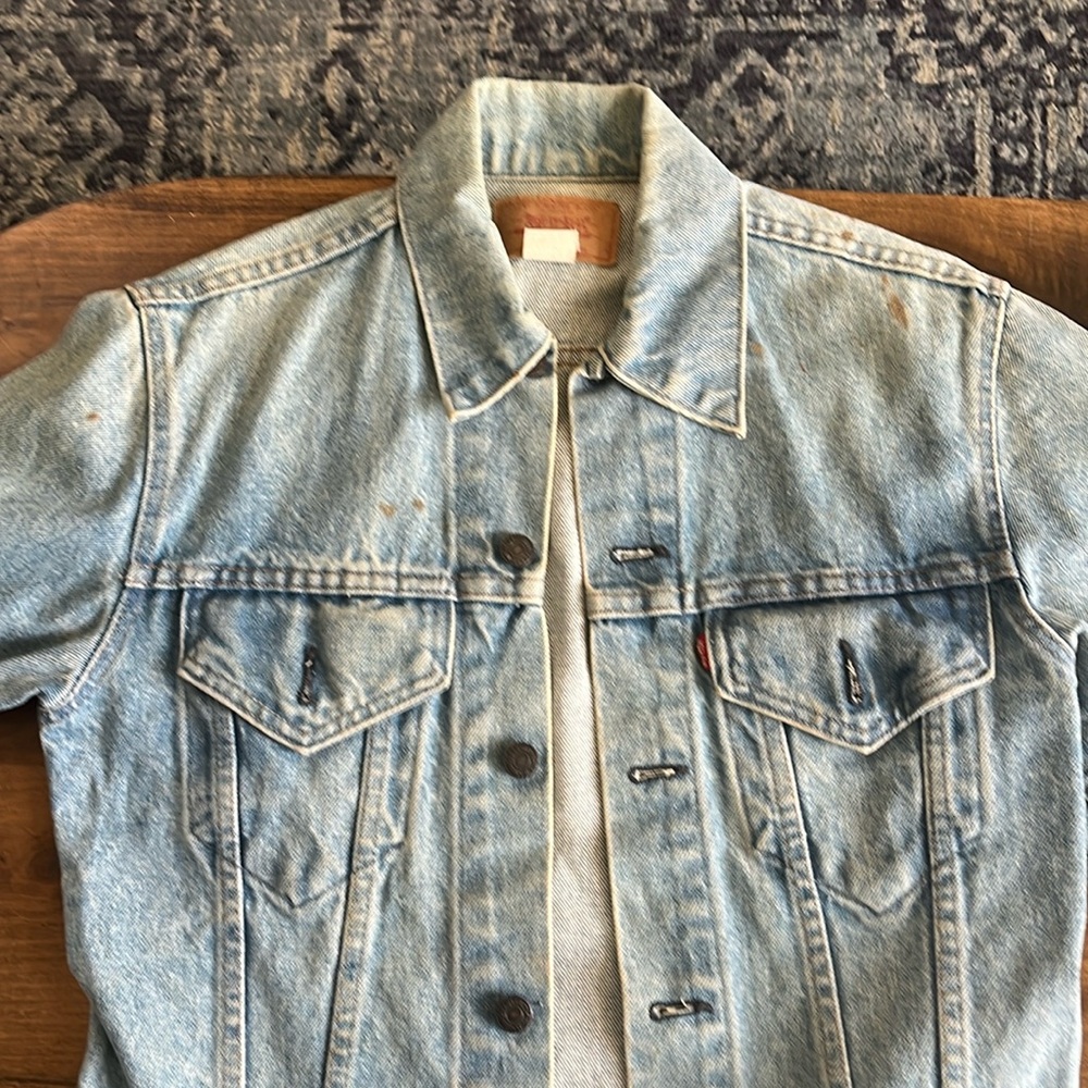 Vintage Levi’s jacket!! Great condition - size S/M 18 inches pit to pit- perfect